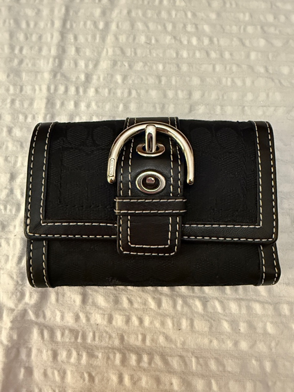 Coach Black Women's Buckle small Wallet with Contrast Stitching